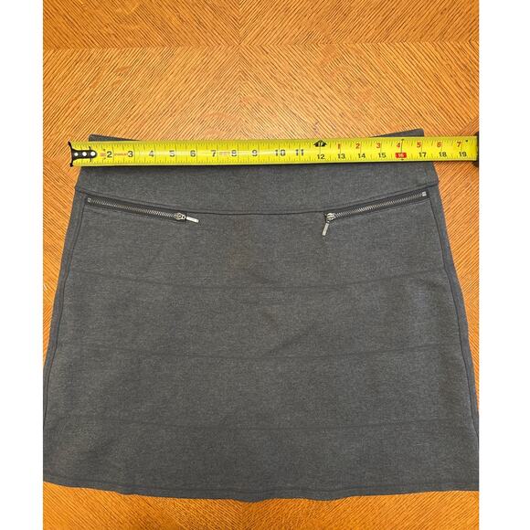 Athleta Strata A-Line Gray Casual Mini Skirt Size Large - Picture 3 of 6